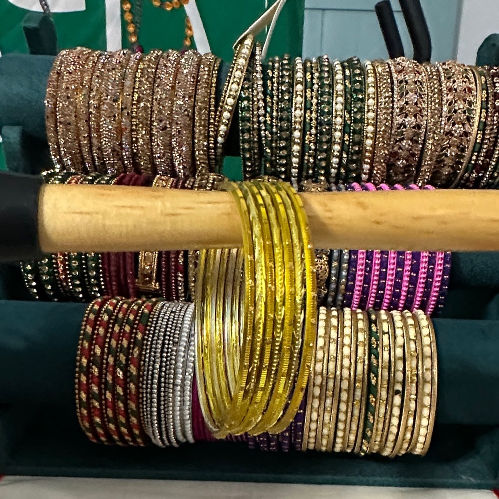 Vibrant Gold and Silver Color Bangle Set of 7